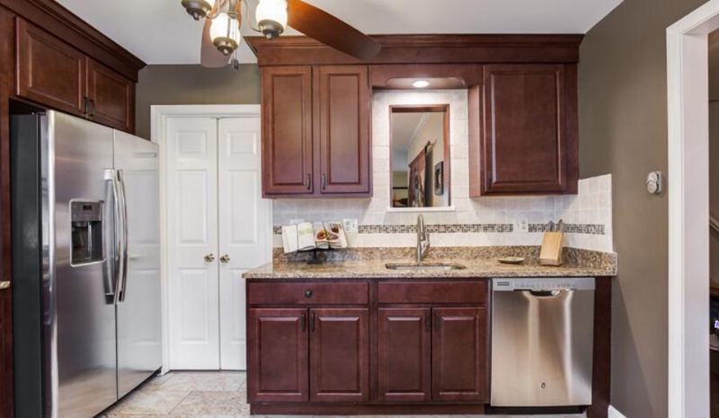 定制實(shí)木櫥柜優(yōu)點(diǎn)，定制實(shí)木櫥柜缺點(diǎn)，星空梵高櫥柜