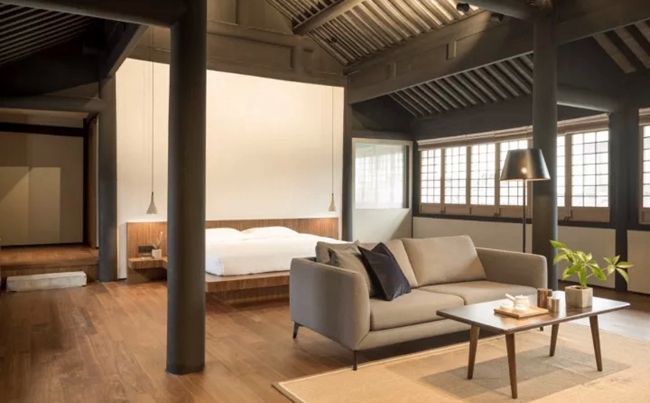 全屋定制家具利用屋內(nèi)的梁和柱，星空梵高全屋定制